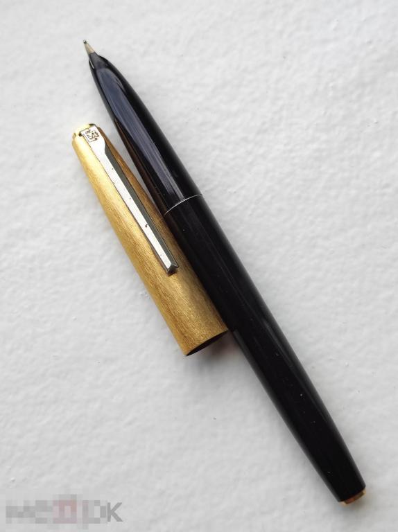 Ручка перьевая   МЗПП  времён СССР вещи чернильная авторучка канцелярия  Советская  НОВАЯ  винтажная
