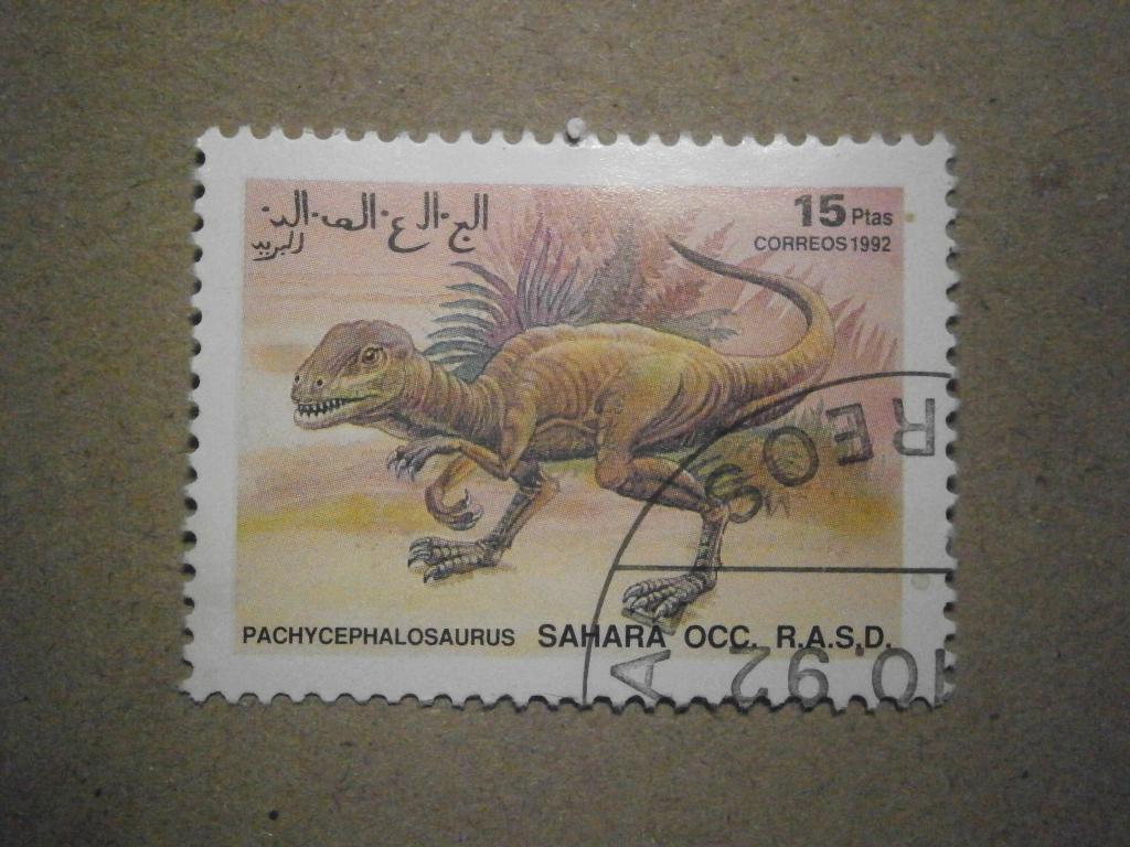 Марка. Африка.  Фауна. Динозавры.   Гашеная. 1992 год  Лот №405