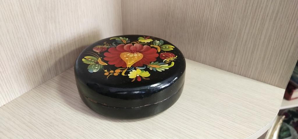 Шкатулка " Цветы ". Лаковая миниатюра. СССР. Худ. Исаева.