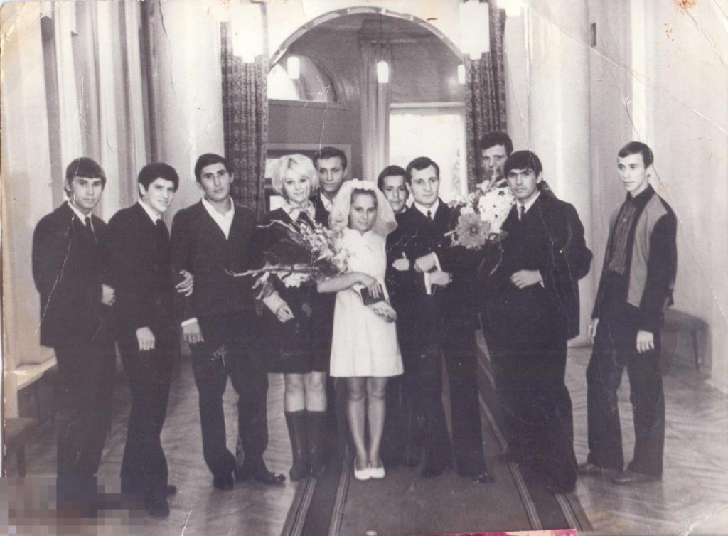 Свадьба. Жених, невеста, родственнники и гости в загсе. 1960-70-е гг.