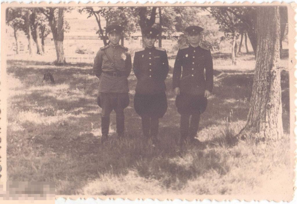 Иман. Три офицера в лесу. 1955 г.