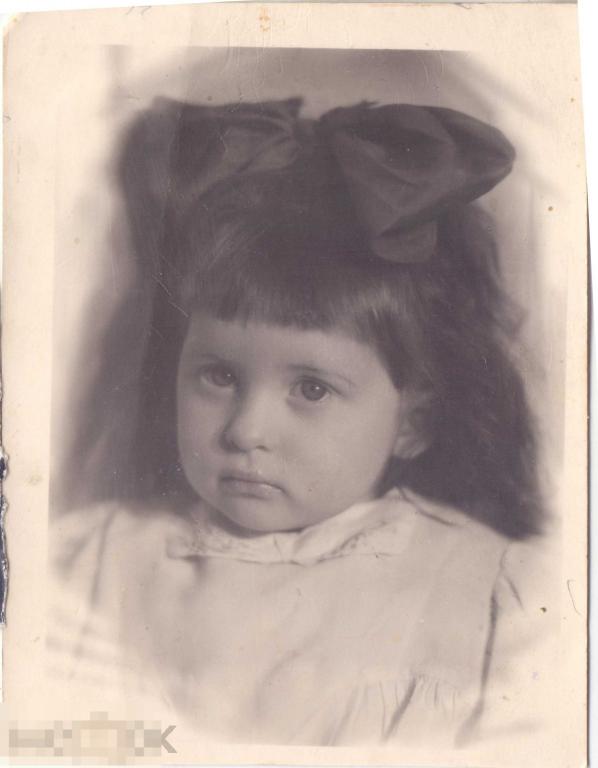 Маленькая девочка с бантиком. 1950-60-е гг.