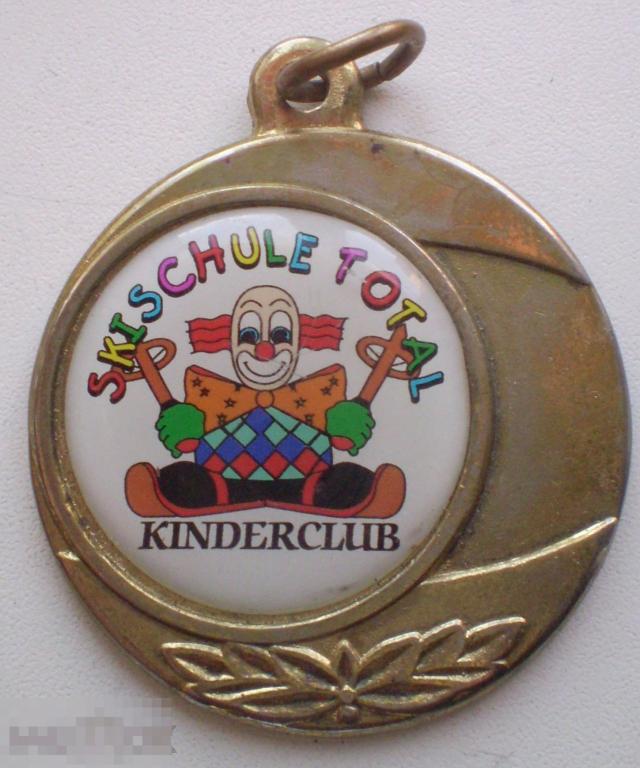 Лыжи. Клоун, детский клуб Skischule total. Kinderclub. Т.м.