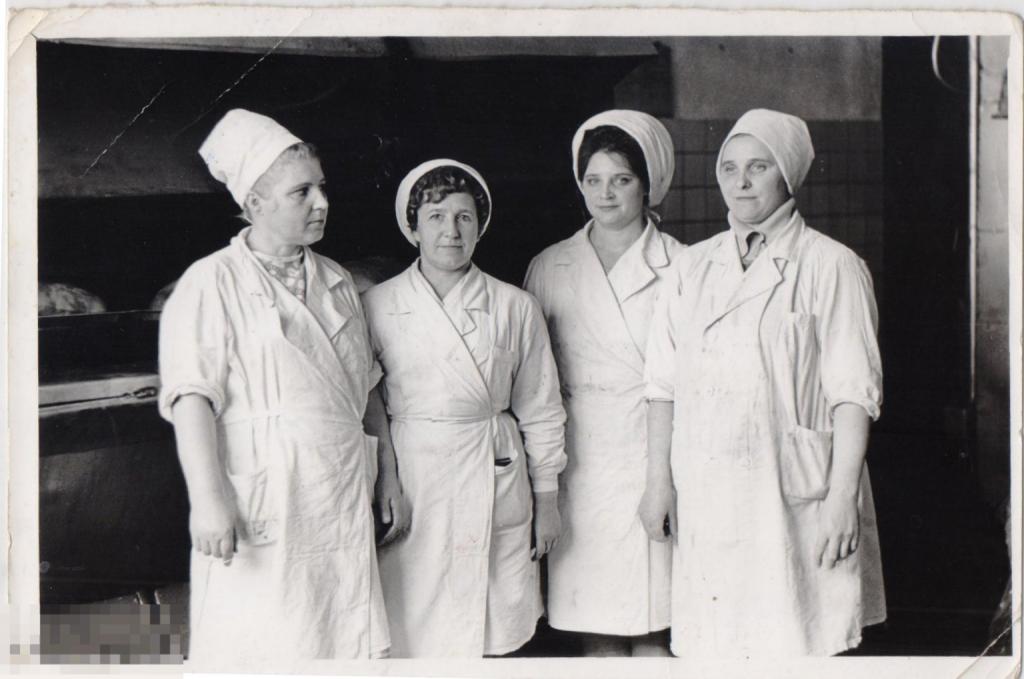 Пекари. Четыре женщины в белых халатах. 1970-80-е гг.