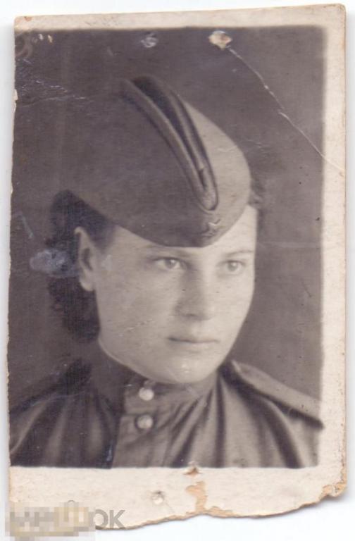 Девушка Клава в пилотке и гимнастерке. Мини. 1945? г.