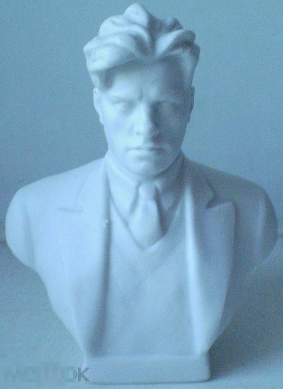 В.В. Маяковский. Бюст. Бисквит, ЛФЗ