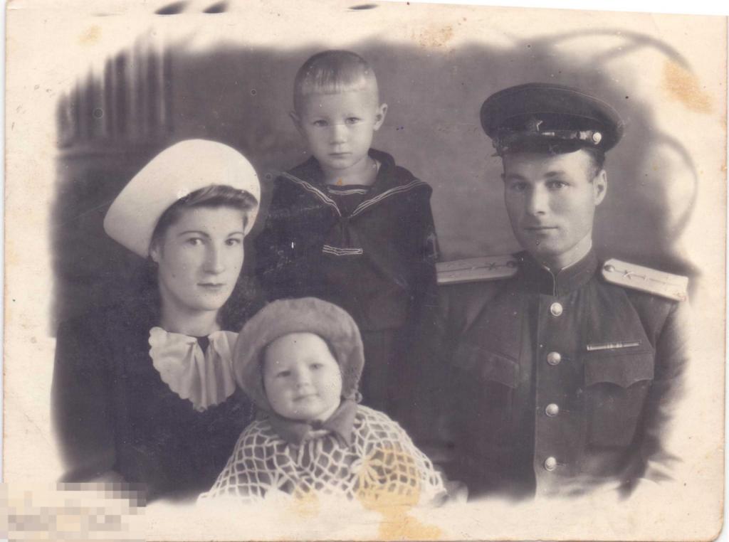 Семья старшего лейтенанта артиллерии. 1950-е гг.