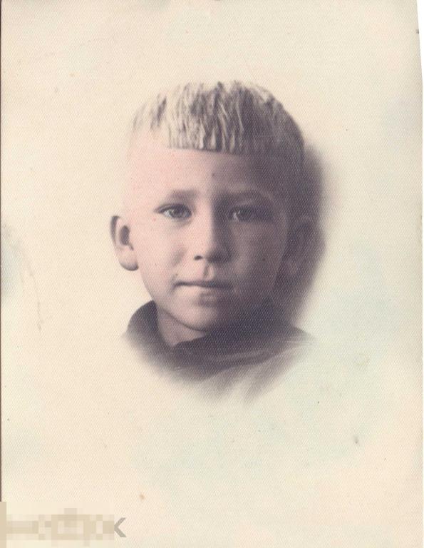 Мальчик в анфас. Фотопортрет. Виньетка. 1960-е гг.