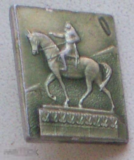 Памятник Амангельды в Алма-Ате. Миниатюрный