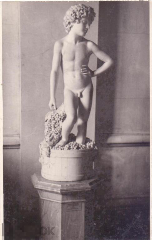 Эрмитаж. Скульптура. Л. Бартолини. (Обнаженный) мальчик-виноградарь. Мрамор. 1970-80-е гг.