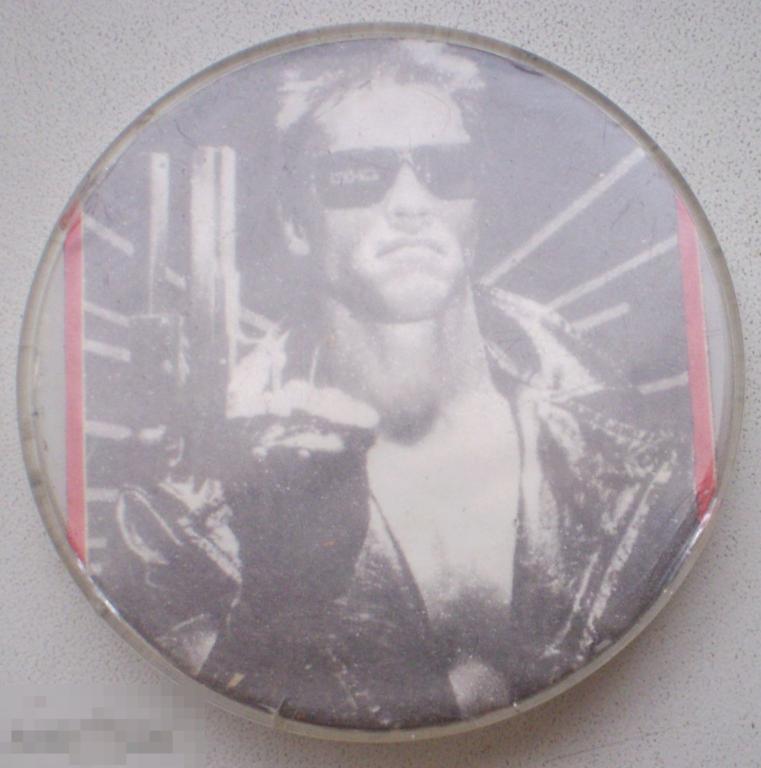 Арнольд Шварценеггер. Терминатор. С пистолетом