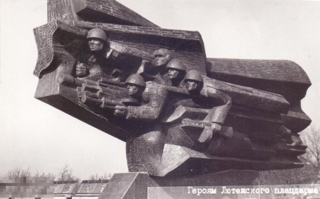 Киевская обл., с. Новые Петровцы. Памятник Героям Лютежского плацдарма. 1980-е гг.