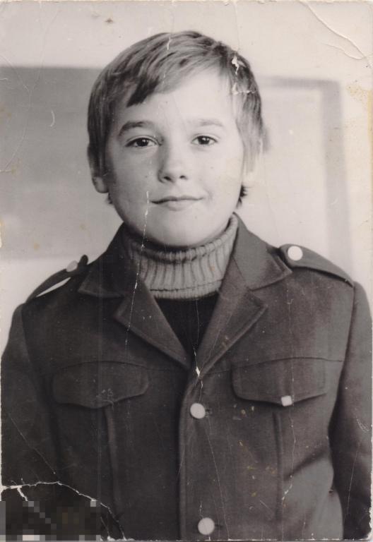 Школьник. Мальчик в свитере и школьном пиджаке. Потрепана. 1980-е гг.