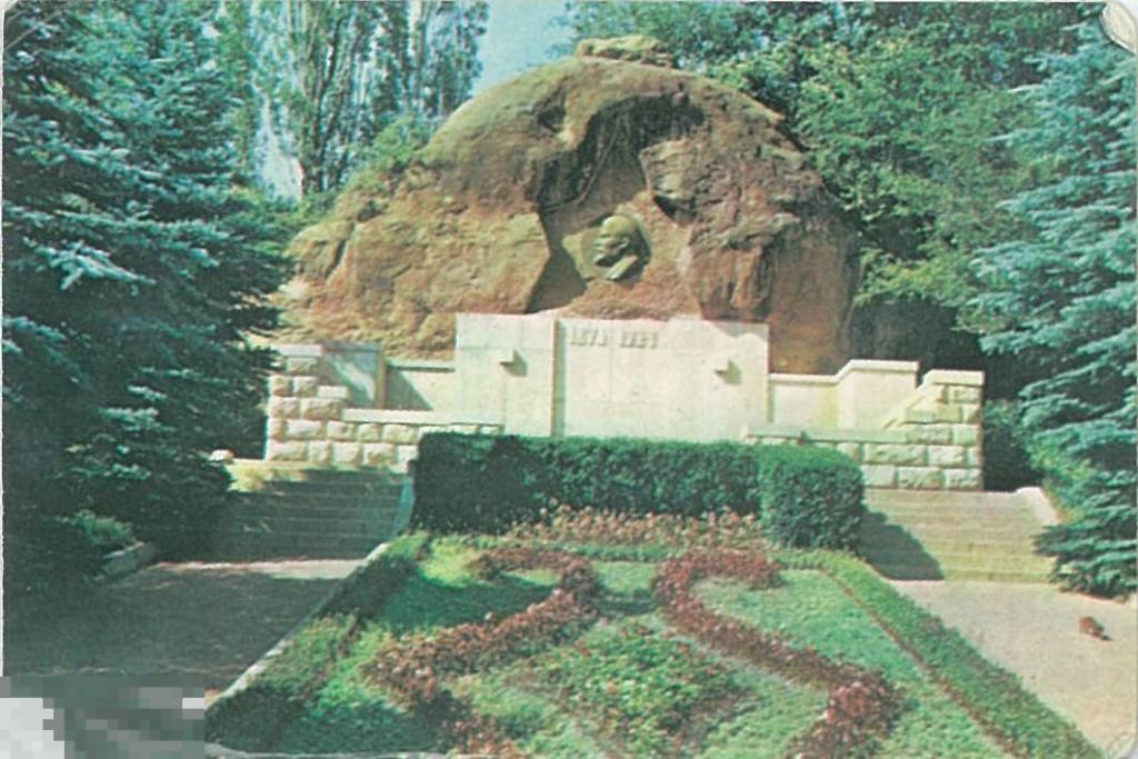Карманный календарик на 1985 г. Кисловодск. Памятник В.И. Ленину на Красных камнях