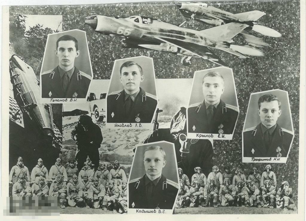 Казанское высшее командно-инженерное училище. Курсантский альбом. 5 лейтенантов, самолеты.1960-е