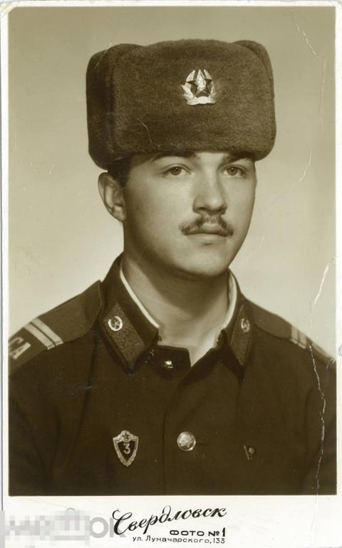 Младший сержант мотострелок с усиками. Свердловск, 1980-е гг.