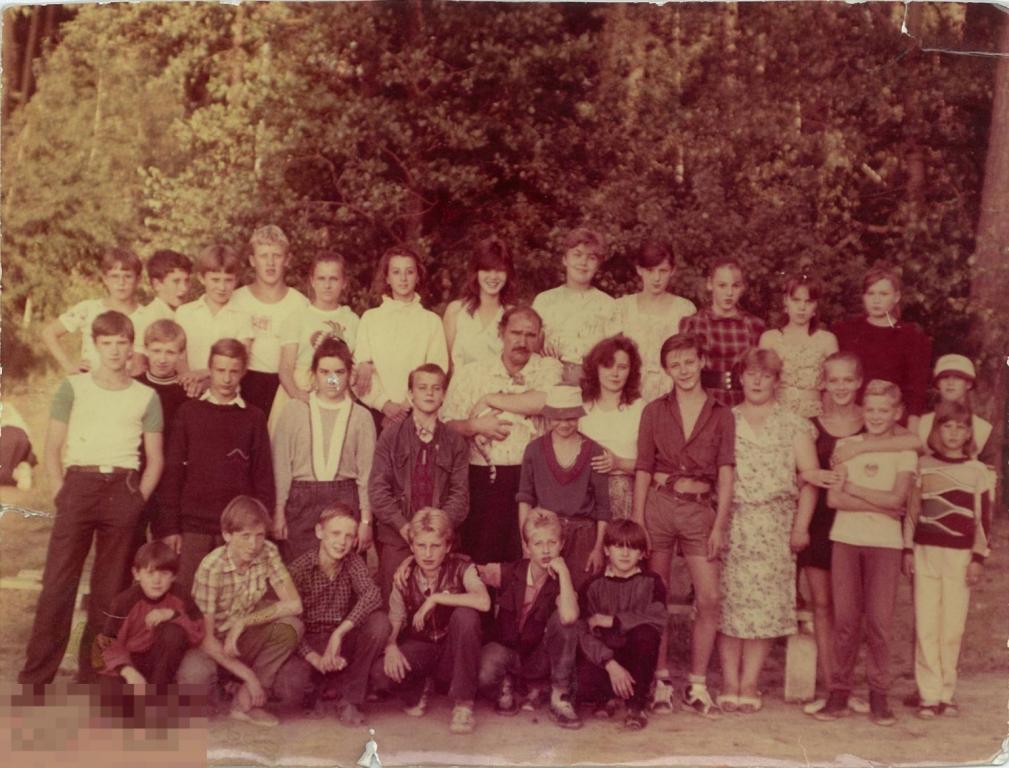 Групповая. Пионерлагерь. 1 отряд, 3 смена. 1990 г. Цветная, ф. А4