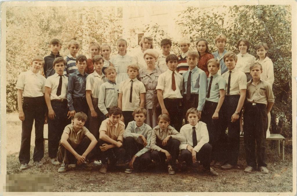 Групповая. Школьный класс. Цветная, ф. А4. Конец 1980-х гг.