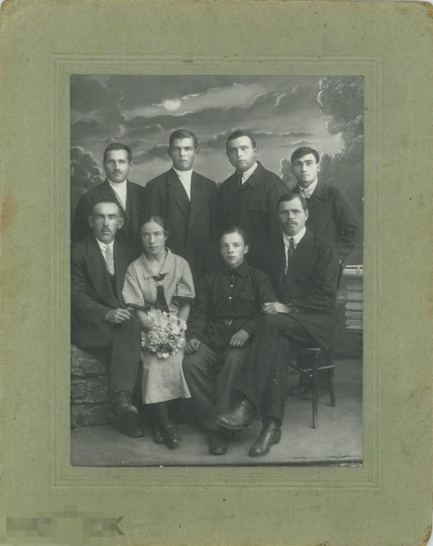 Большая семья. На паспарту. 1927 г.