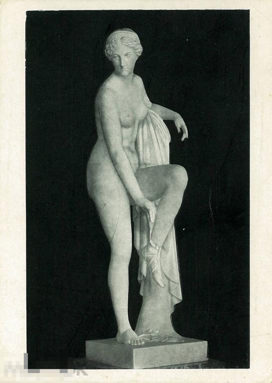 И.П. Витали. Венера, снимающая сандалию (1852). Мрамор. 1955 г.