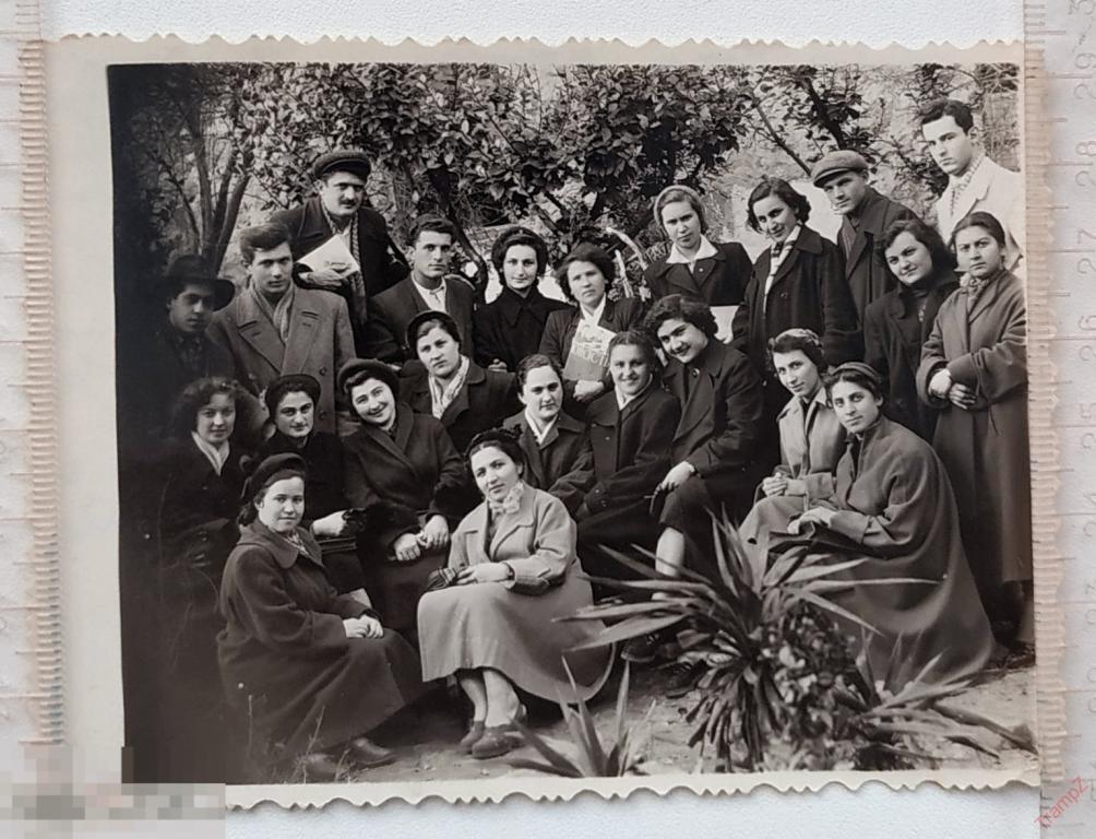 Фотография молодежь парни девушки студенты мода одежда #109