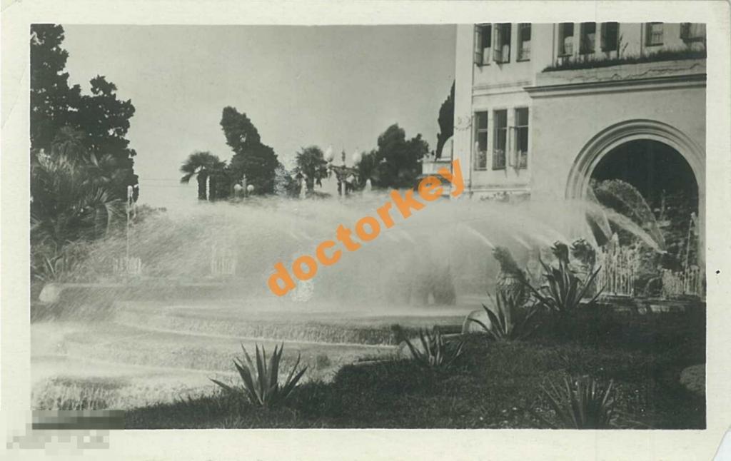 Абхазия. Сухуми. Фонтан у гостеатра. 1955 г.