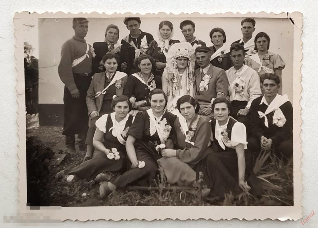 Фотография свадьба жених невеста, молодежь парни девушки традиции свадебное платье фата платок #113