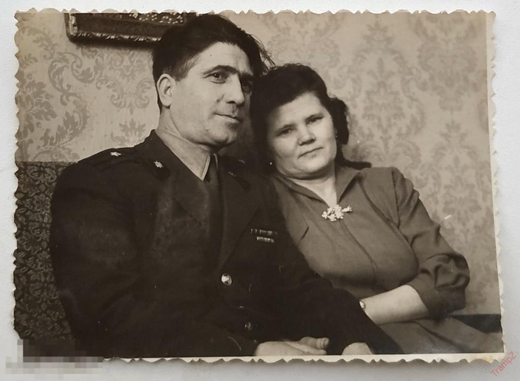 Фотография пара мужчина женщина офицер майор украшения брошь эмблемы инженерные войска #114