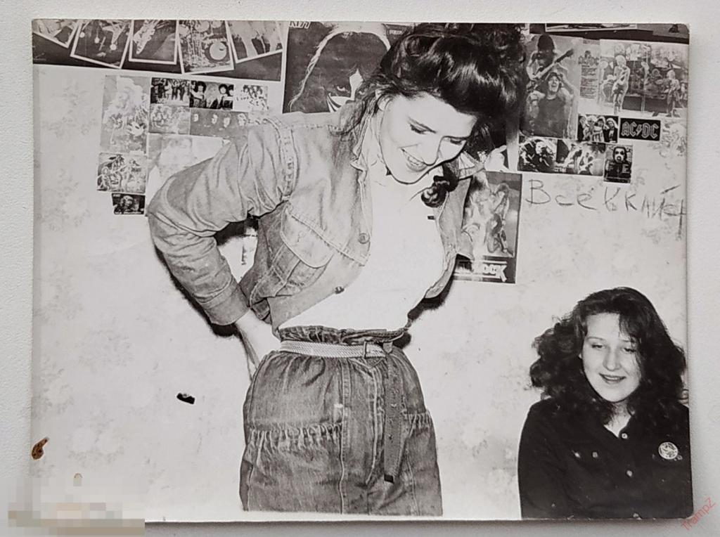 Фотография молодежь девушки мода одежда прическа стиль, начало 90-х #114