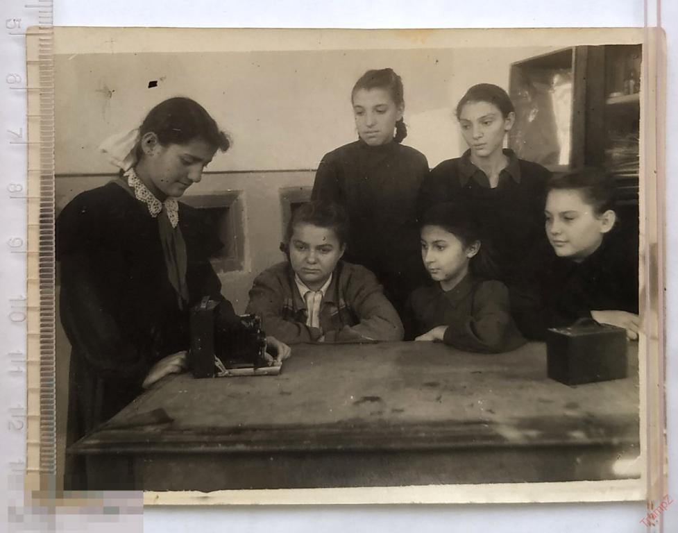 Фотография девочки школьницы ученицы школа фотоаппарат с гармошкой #123*