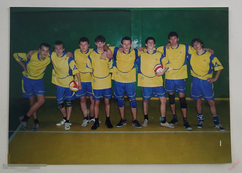 Фотография цветная волейбол парни юноши спорт мяч форма Украина #114