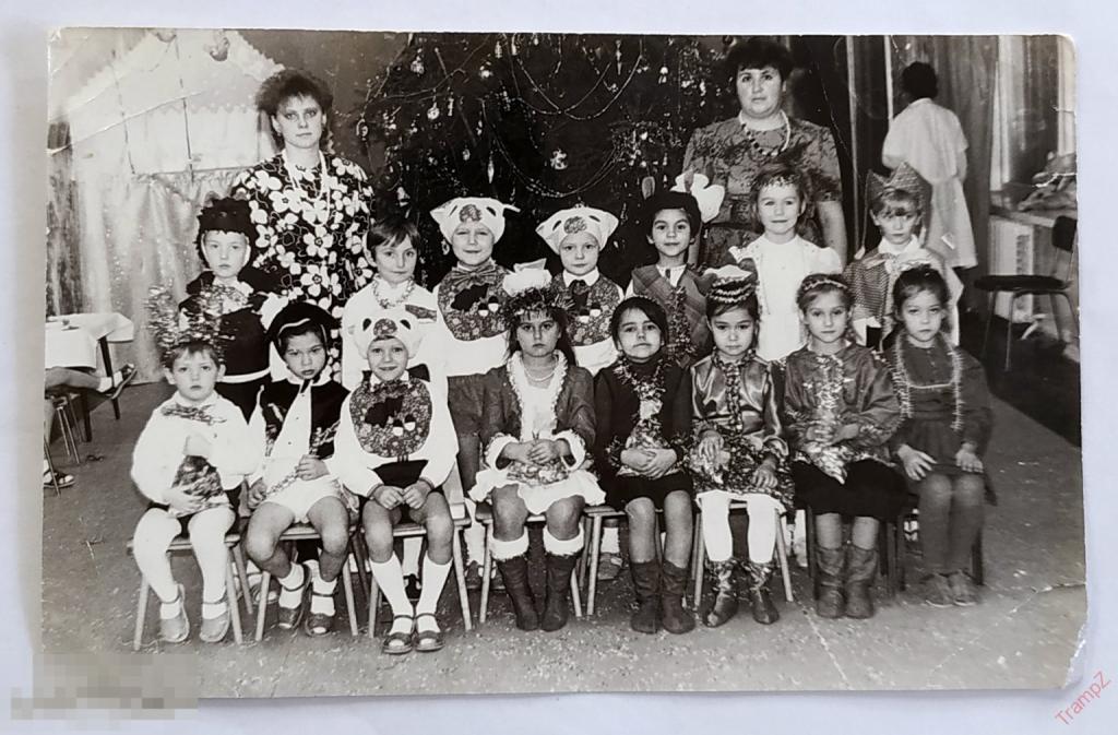 Фотография Новый год елка утренник детский сад дети новогодние костюмы #117*