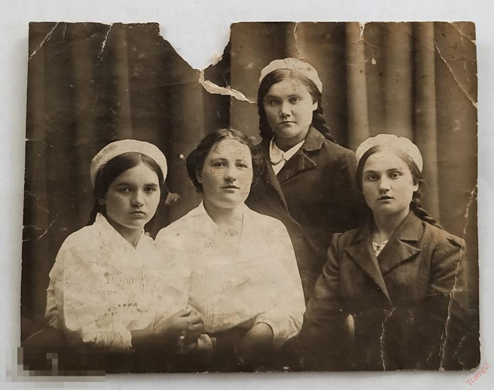 Фотография портрет девушки мода одежда прическа косы, июнь 1941г #117