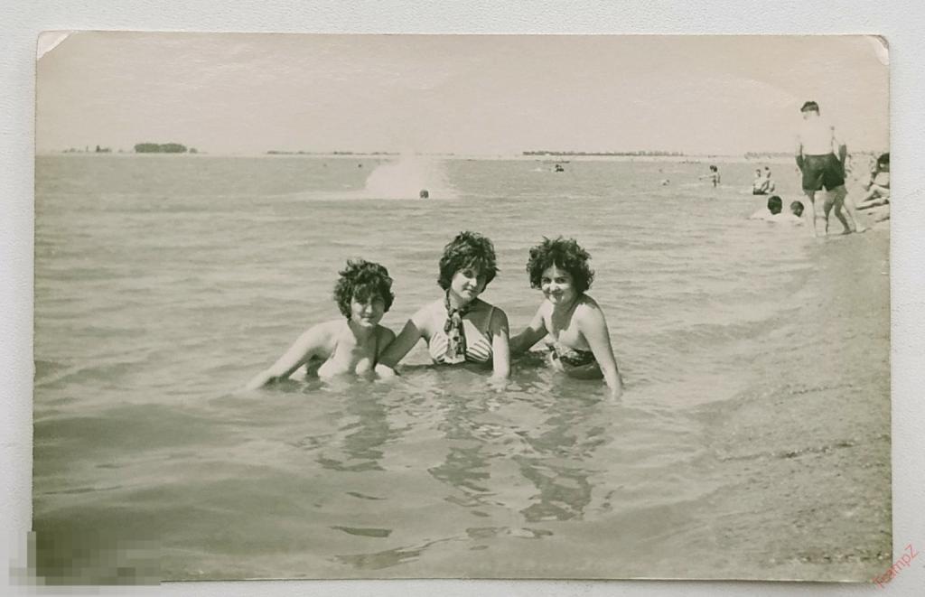 Фотография девушки в купальниках, море пляжная мода #118*