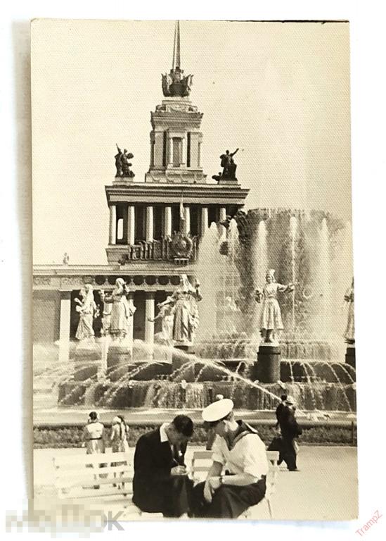 Фотография ВДНХ военнослужащий моряк фонтан Дружба народов, павильон #120