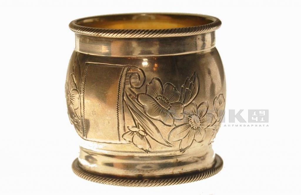 Кольцо под салфетки с резным рисунком