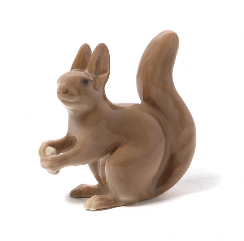 Фарфоровая фигура "Белка". Bing & Grondahl.