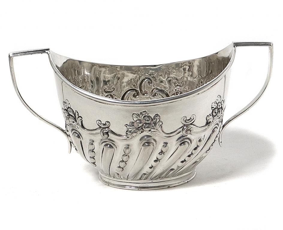 Серебряная сахарница. Англия, 1899 год.