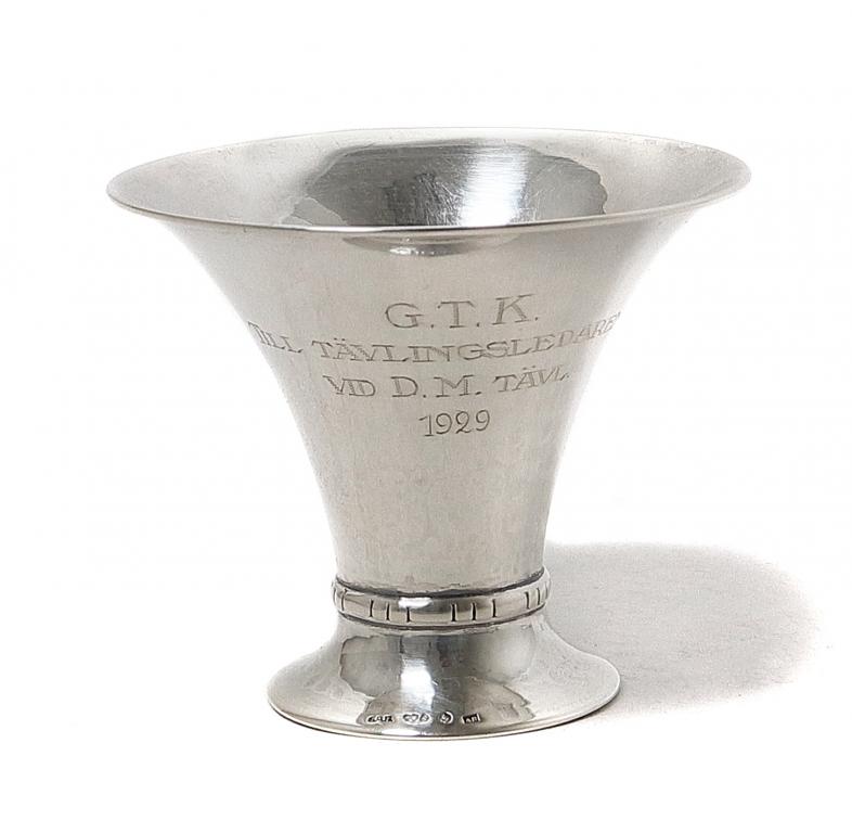 Небольшой серебряный стакан (стопа). Швеция, 1927 год.