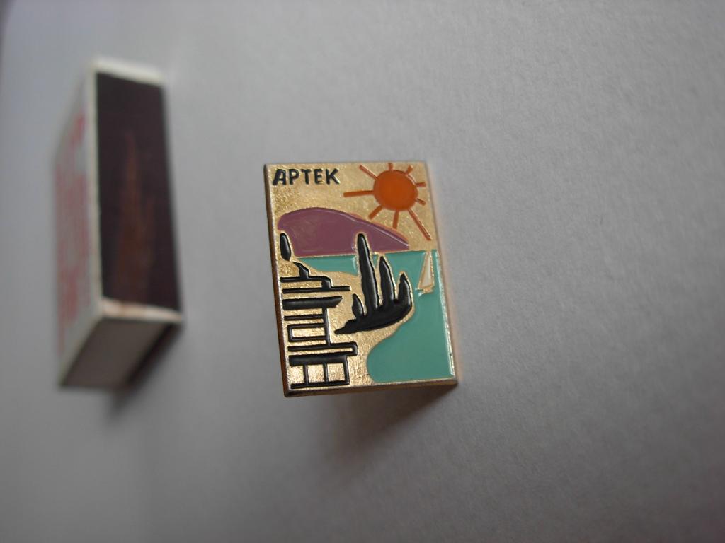 Знак значок АРТЕК пионерлагерь пионерия пионерский галстук организация Солнце Море , СССР