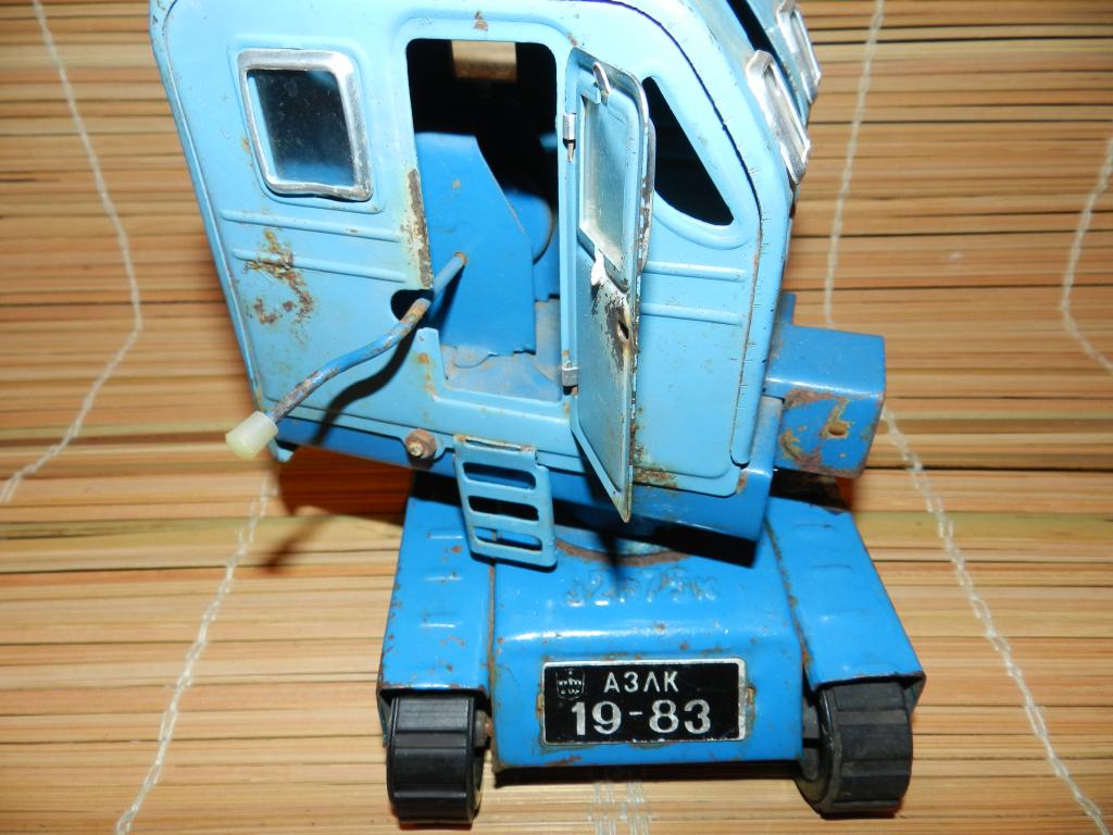 ЭКСКАВАТОР АЗЛК.  БЕЗ СТРЕЛЫ И КОВША. (МЕТАЛЛ)  СССР 1983 год.