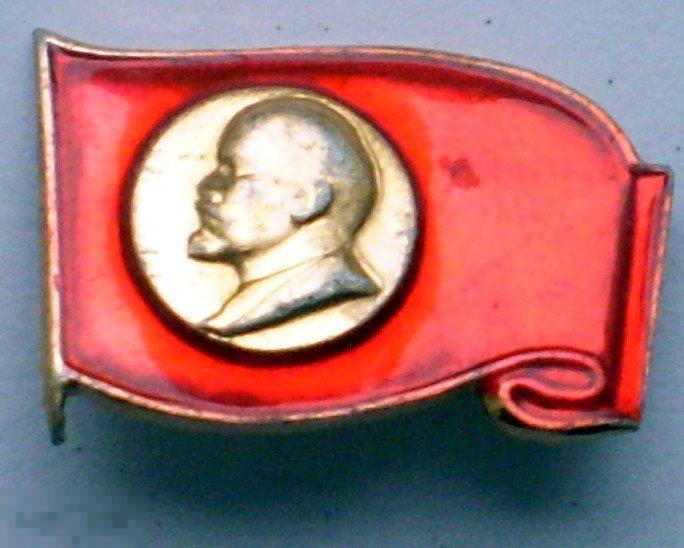 Ленин в профиль, Красный флаг