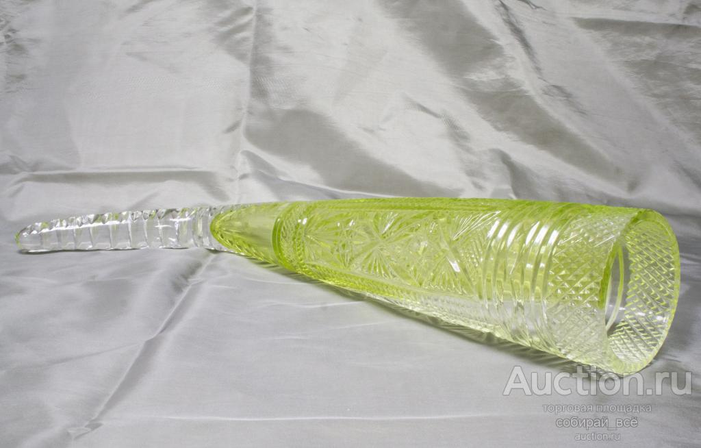 Рог большой, хрусталь, зелёный, длина 41 см, диаметр 7 см  (20)