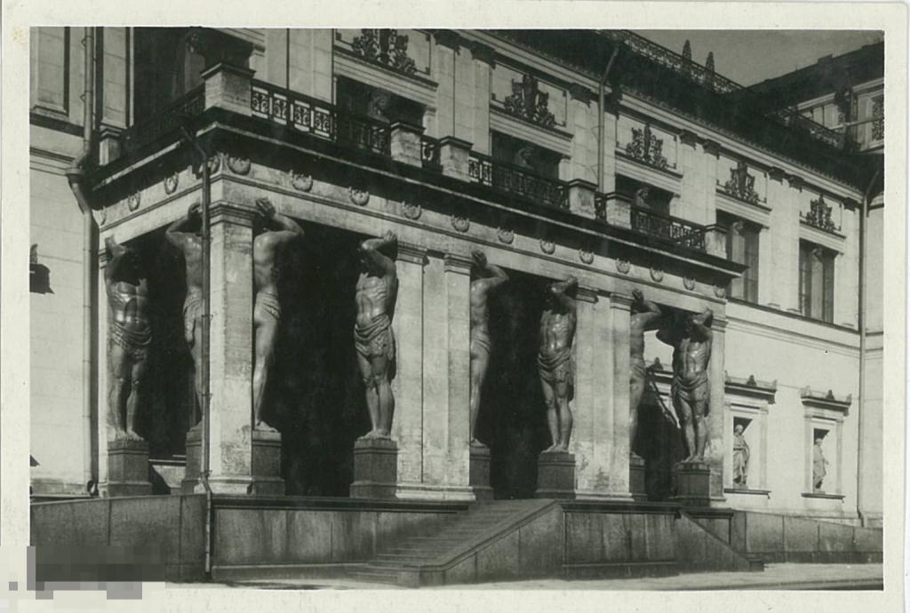 Ленинград. Гос. Эрмитаж. Большой подъезд (с ул. Халтурина). 1955 г.