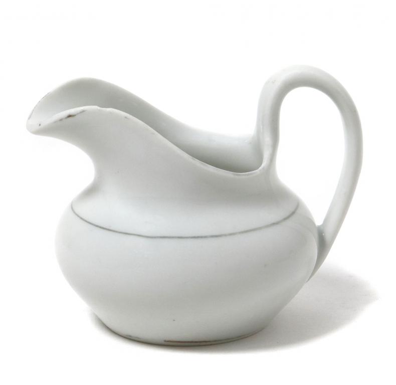 Фарфоровый молочник. М.С. Кузнецов, 1890-1917 гг.