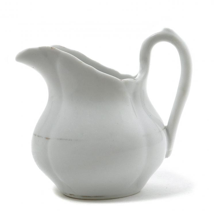 Фарфоровый молочник. М.С. Кузнецов, 1890-1917 гг.