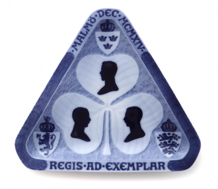 Памятное фарфоровое блюдо​. Royal Copenhagen, 1915 год.