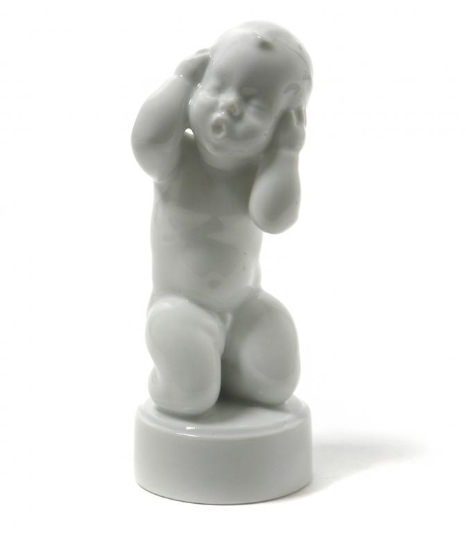 Фарфоровая фигура "Ушная боль". Bing & Grondahl.
