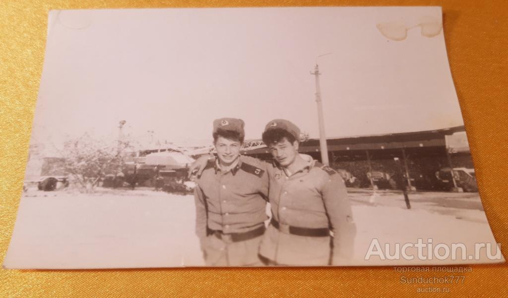 Солдаты Друзья. Авто-Кран. ЗИЛы. Военная часть. Служба Армия. Фото 1988 год. 10 х 15 см.