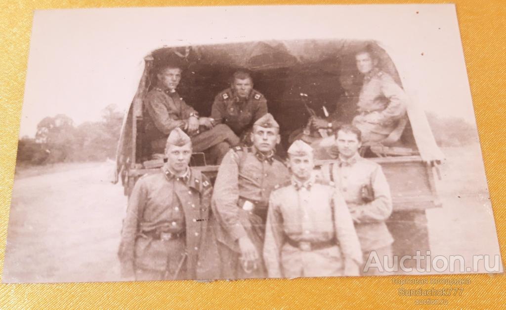 Солдаты с автоматами в военном грузовике. Учения. Служба Советская Армия. Фото 1976-77 гг. 9 х 14 см